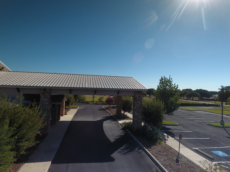 More Photos Of 601 Old Base Rd, Aurora Religious Facility For Sale