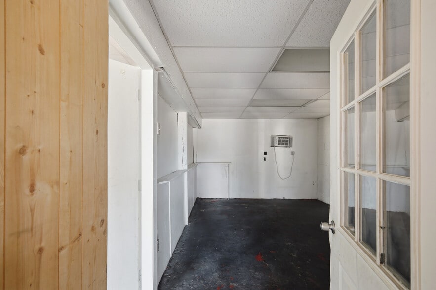 More Photos Of 679 E Main Ave, Taylorsville Flex For Sale