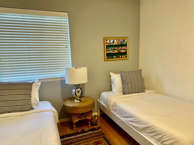 More Photos Of 708-800 S 1st St, Austin Multifamily For Sale