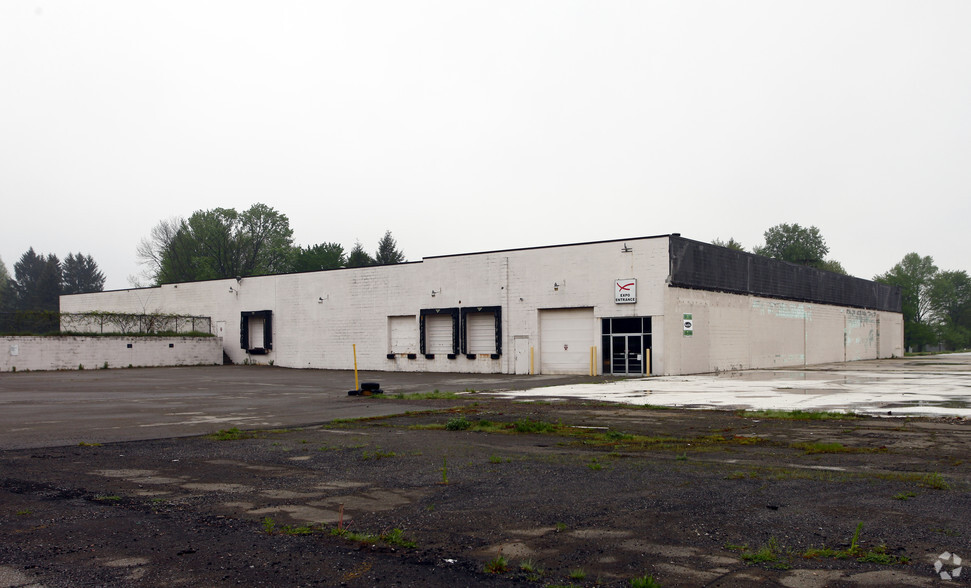 Primary Photo Of 7281 Warren Sharon Rd, Brookfield Freestanding For Lease