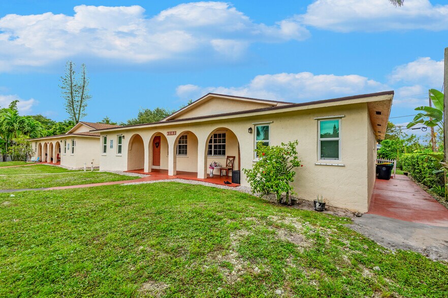 More Photos Of 4063-4065 SW 51st St, Fort Lauderdale Apartments For Sale