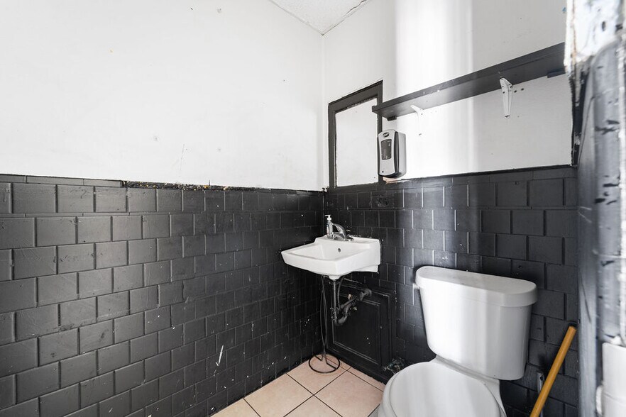 More Photos Of 2600 E Belknap St, Fort Worth Restaurant For Sale