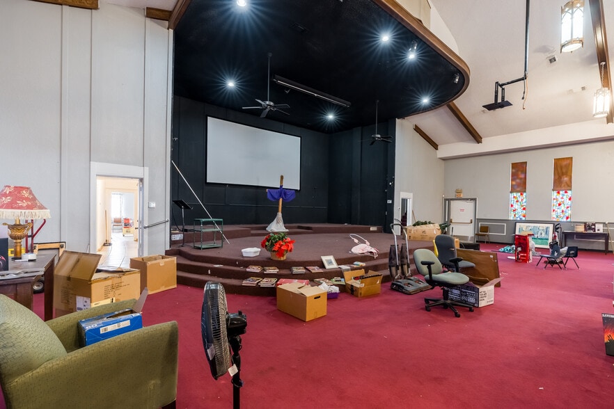 More Photos Of 1809 34th St, Lubbock Religious Facility For Sale