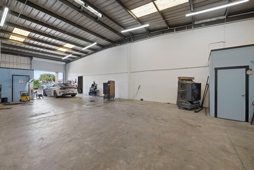 More Photos Of 820 Beckman Rd, Lodi Auto Repair For Lease