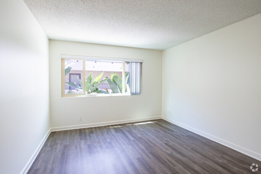 More Photos Of 7230 Franklin Ave, Los Angeles Apartments For Sale