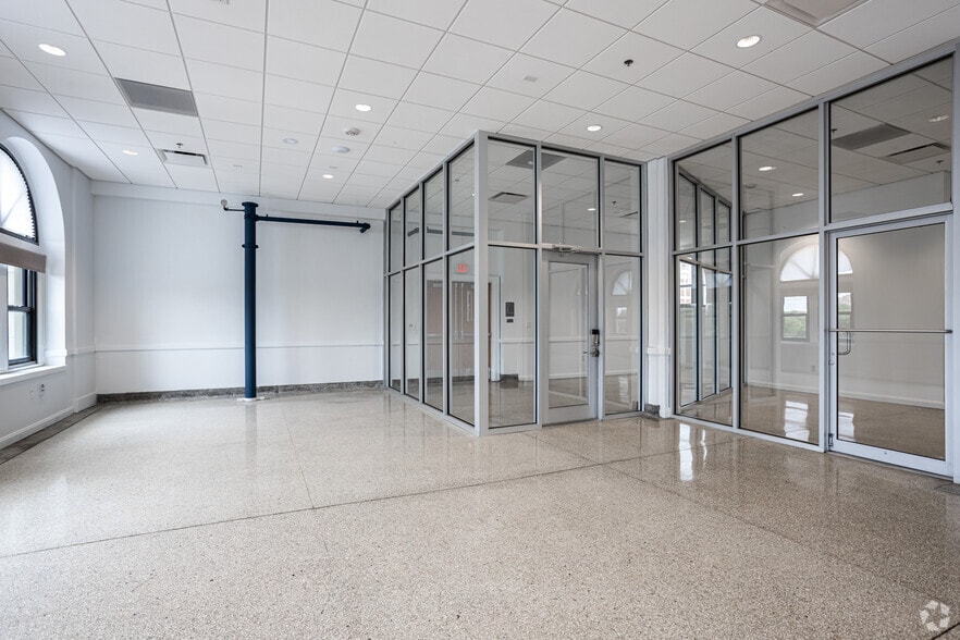 More Photos Of 300 E 39th St, Kansas City Office For Lease