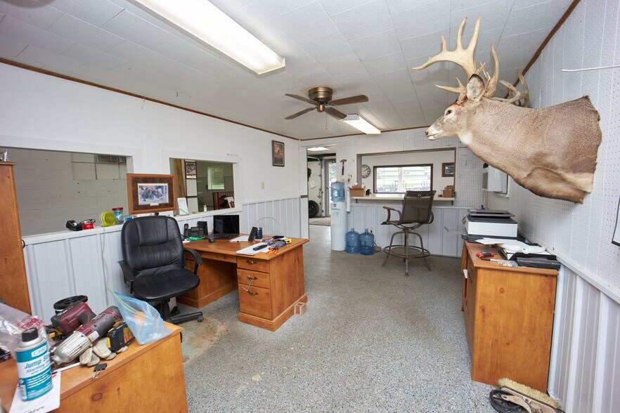 More Photos Of 5525 Highway 63 S, Rochester Light Distribution For Sale