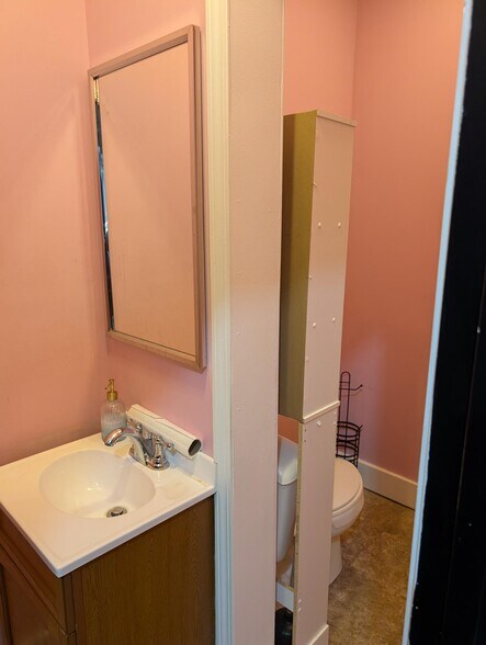 More Photos Of 440-448 S Main St, Englewood Unknown For Lease