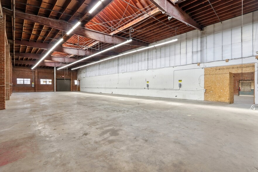 More Photos Of 6505 McKinley Ave, Los Angeles Manufacturing For Lease