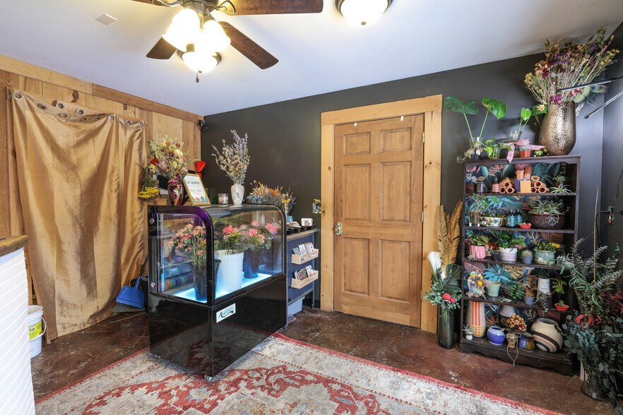 More Photos Of 16454 Appalachian Hwy, Thomas Restaurant For Sale