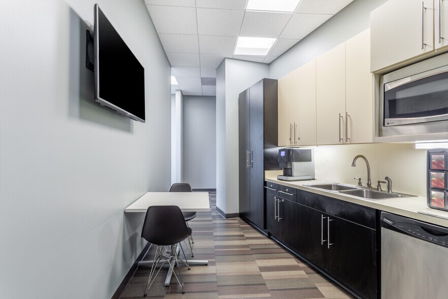 More Photos Of 1000 Highland Colony Pky, Ridgeland Coworking Space