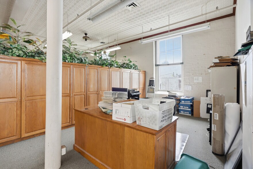 More Photos Of 115 E 5th St, Fulton Office For Sale
