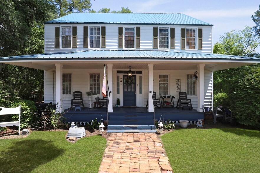 More Photos Of 701 N Oak St, Springfield Office Residential For Sale