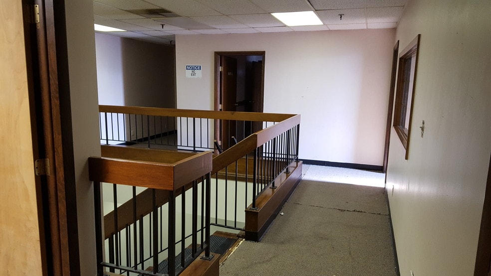 More Photos Of 5075-5095 Westerville Rd, Columbus Warehouse For Lease