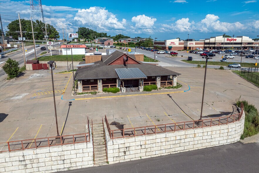 More Photos Of 3704 Faraon St, Saint Joseph Restaurant For Lease