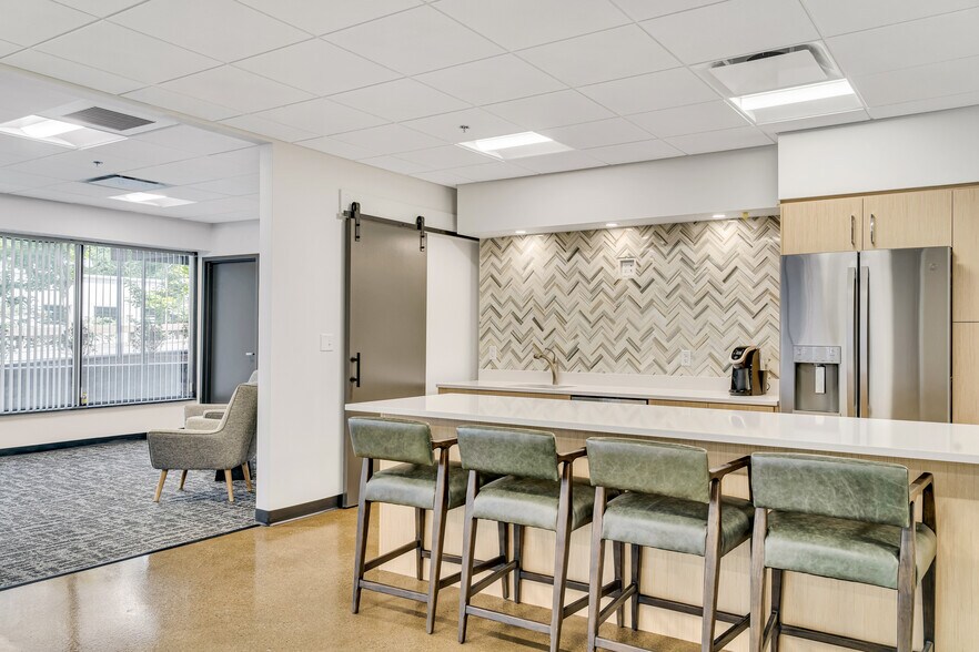 More Photos Of 70 Hastings St, Wellesley Office For Sale