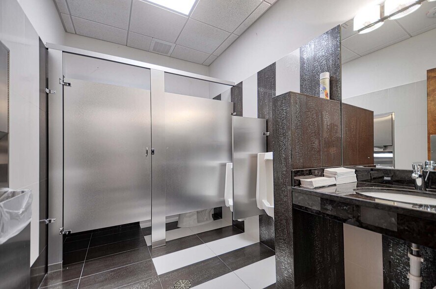 More Photos Of 3411 Tamiami Trl N, Naples Office For Sale