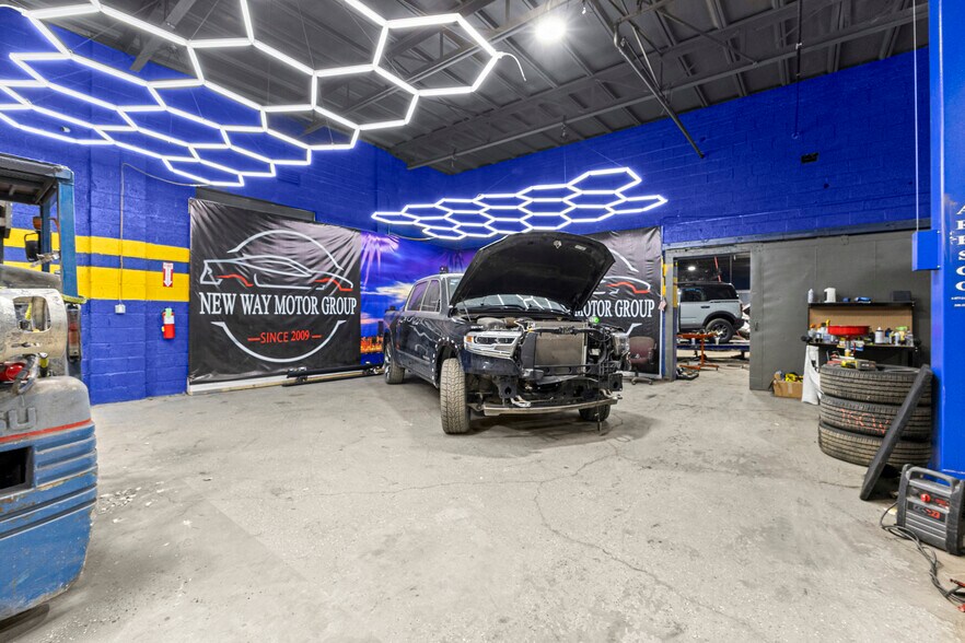 More Photos Of 12950 Lyndon Ave, Detroit Warehouse For Lease