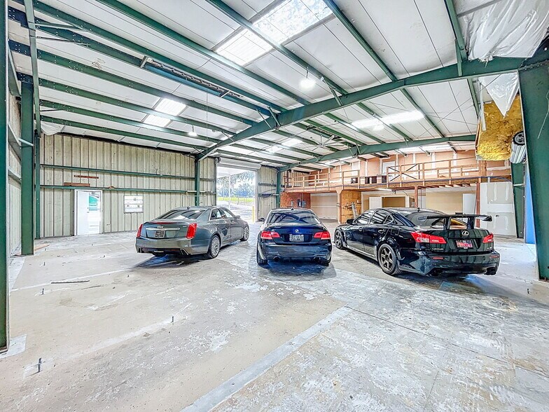 More Photos Of 112 N Mulrennan Rd, Valrico Warehouse For Sale