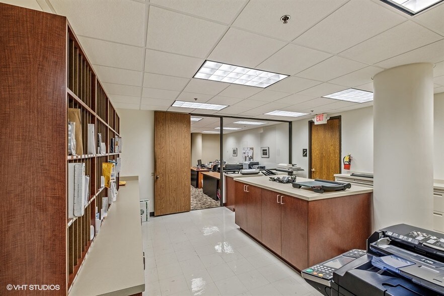 More Photos Of Northfield Plz, Northfield Office For Lease