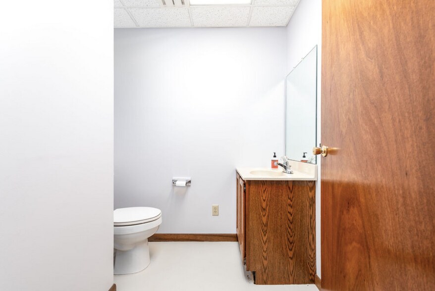 More Photos Of 5403 S Graham Rd, Saint Charles Self Storage For Lease