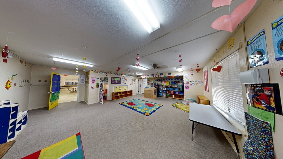 More Photos Of 751 S Bell Blvd, Cedar Park General Retail For Sale