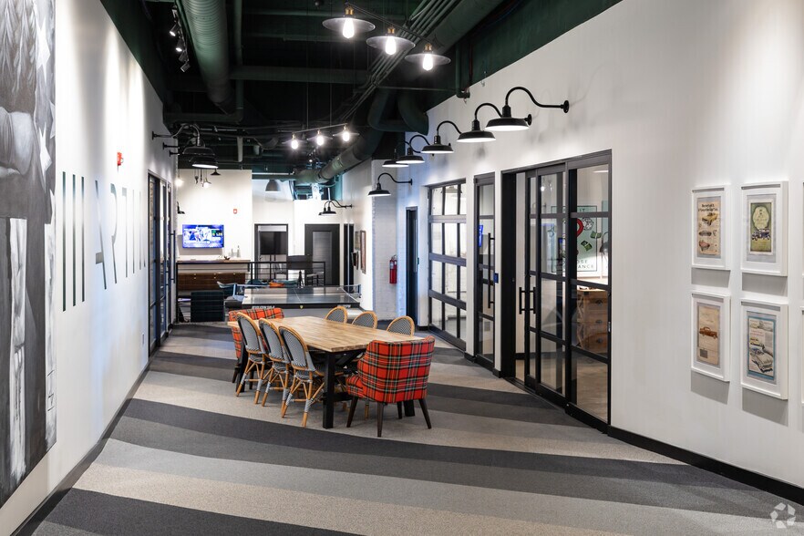 More Photos Of 2311-2315 Locust St, Saint Louis Office For Lease