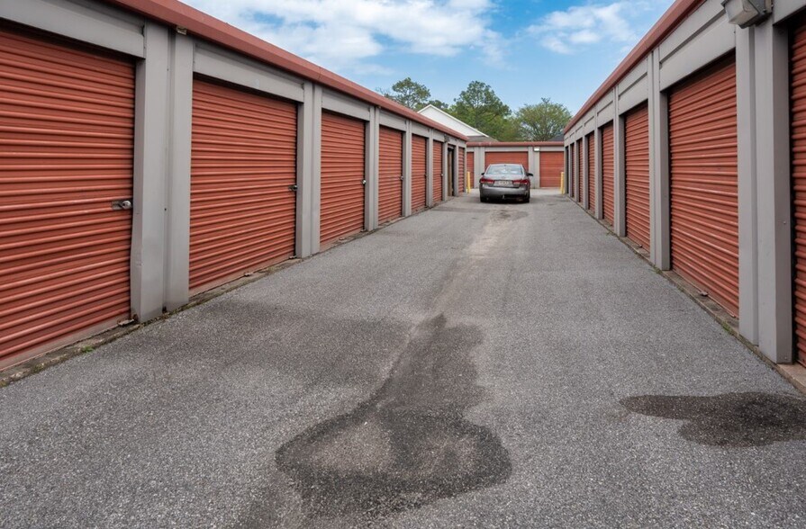 More Photos Of 721 N McKenzie St, Foley Self Storage For Sale