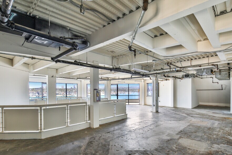 More Photos Of 309 Palm St, Newport Beach Storefront For Lease