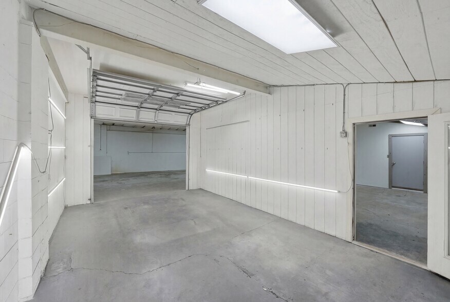More Photos Of 546 Brehl Ave, Columbus Showroom For Lease
