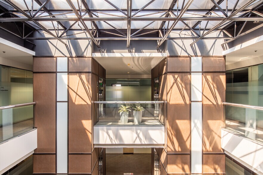 More Photos Of 12400 Olive Blvd, Saint Louis Office For Lease