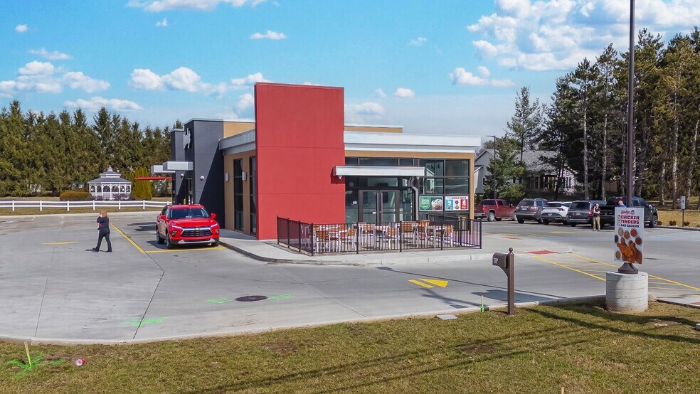 Primary Photo Of 2290 County Line E rd, Columbiana General Retail For Sale