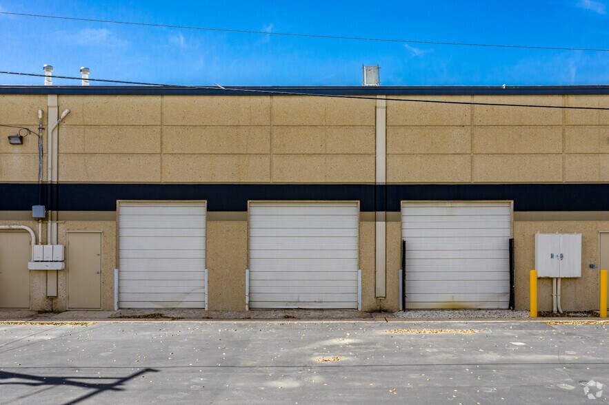 More Photos Of 5600-5624 Randolph Blvd, San Antonio Unknown For Lease