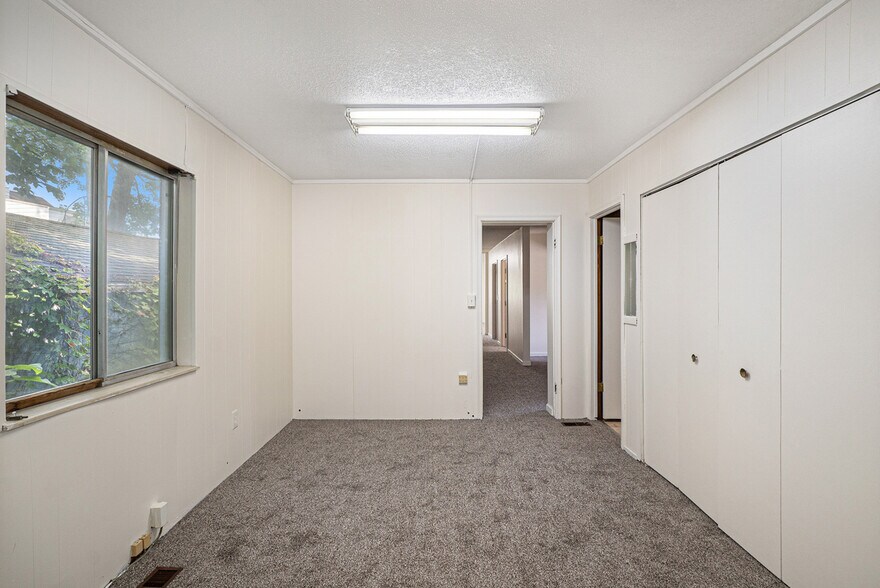 More Photos Of 3929-3933 W Court St, Flint Office For Sale