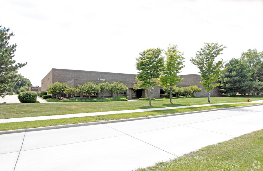 Primary Photo Of 700 E Whitcomb Ave, Madison Heights Manufacturing For Sale