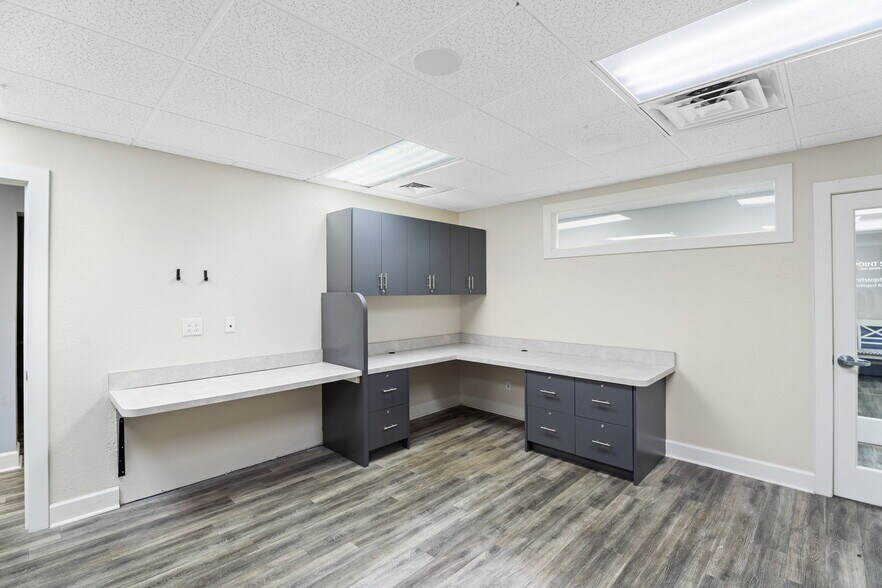 More Photos Of 6241 Arc Way, Fort Myers Office For Sale