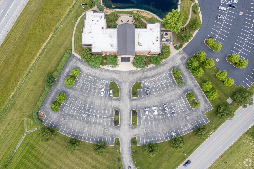 More Photos Of 1 Heritage Pl, Piqua Business Park For Lease