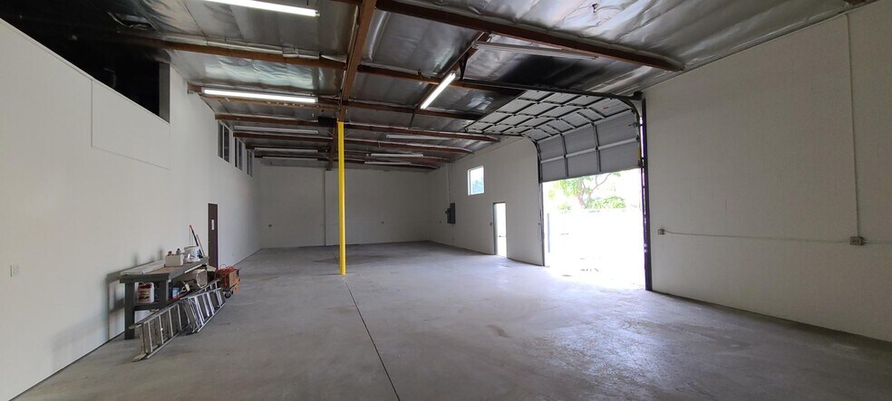 More Photos Of 10615 Chandler Blvd, North Hollywood Industrial For Lease