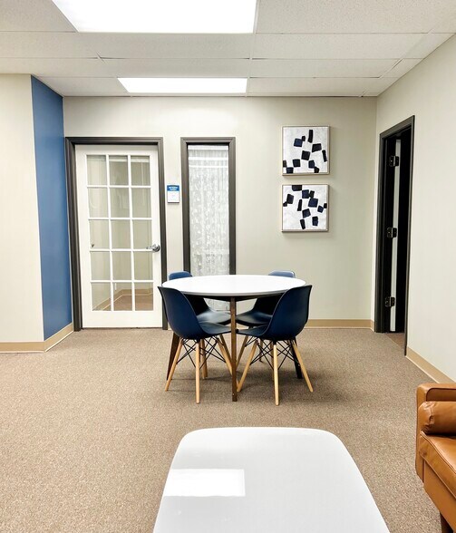 More Photos Of 3675 S Noland Rd, Independence Office Residential For Lease