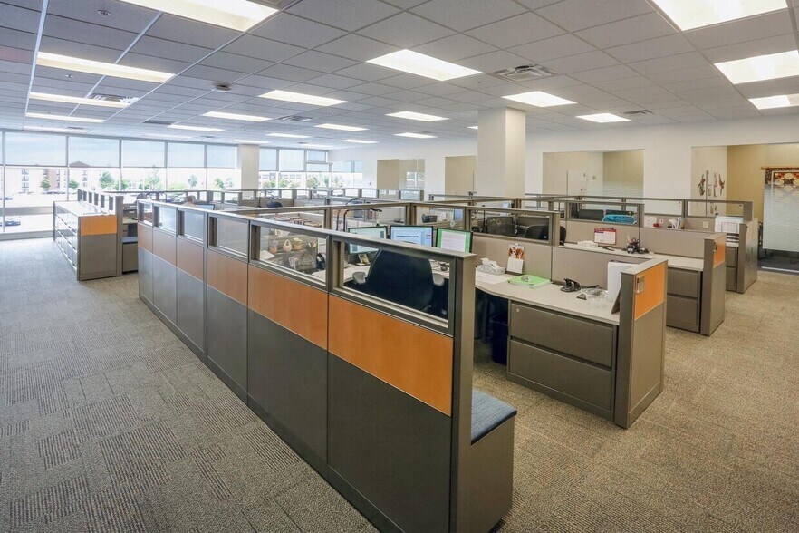 More Photos Of 600 Airborne Pky, Cheektowaga Unknown For Lease