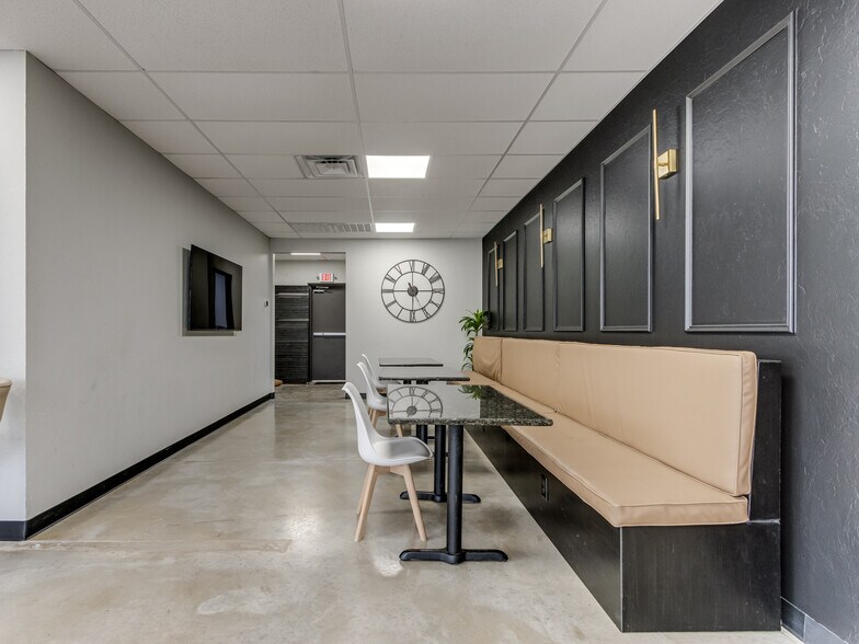 More Photos Of 120 SE 19th St, Moore Storefront For Lease