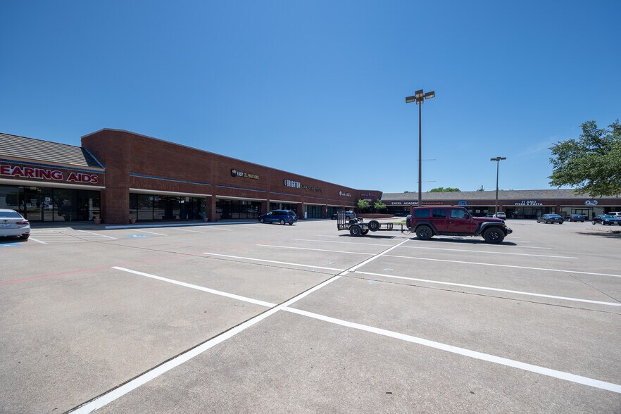 More Photos Of 109-189 W Harwood Rd, Hurst Unknown For Lease