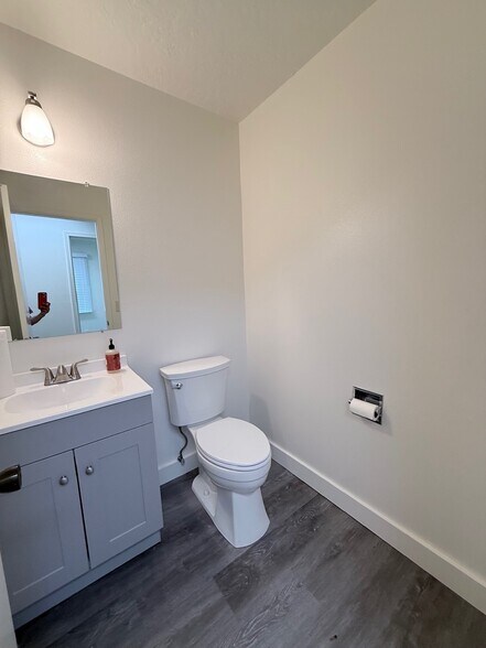 More Photos Of 3501-3511 SE Milwaukie Ave, Portland Office For Sale