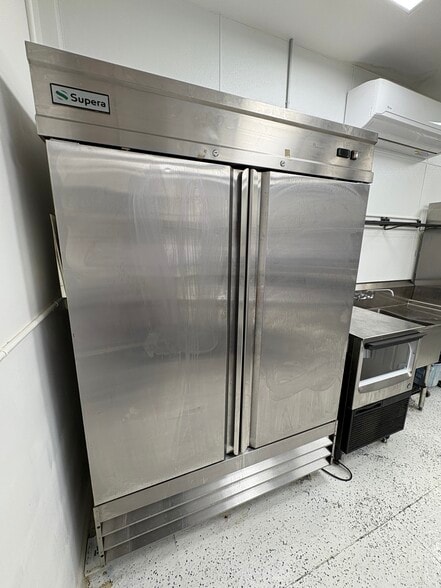 More Photos Of 813 W 39th St, Norfolk Restaurant For Sale