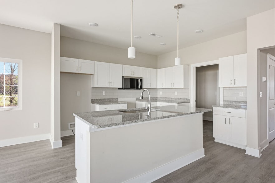 More Photos Of 13701 Erwin Rd, Charlotte Multifamily For Sale