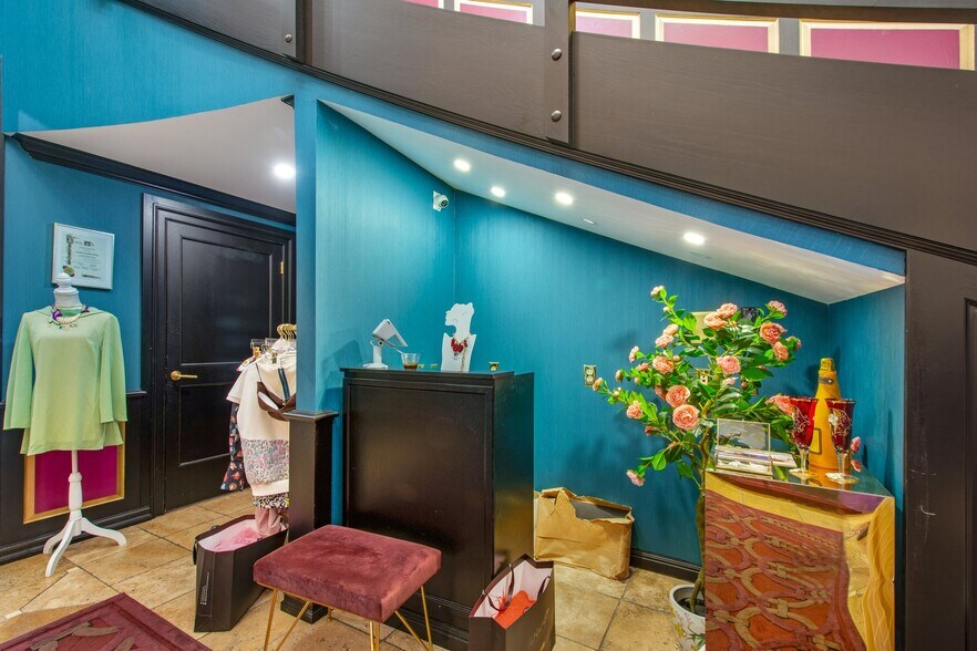 More Photos Of 9625-9647 Brighton Way, Beverly Hills Office For Lease