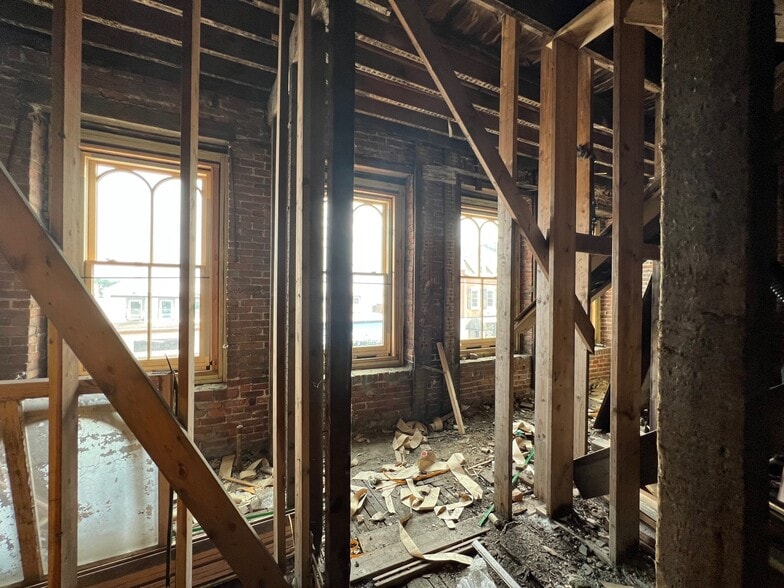 More Photos Of 27-29 Bank St, New London Storefront Retail Residential For Sale