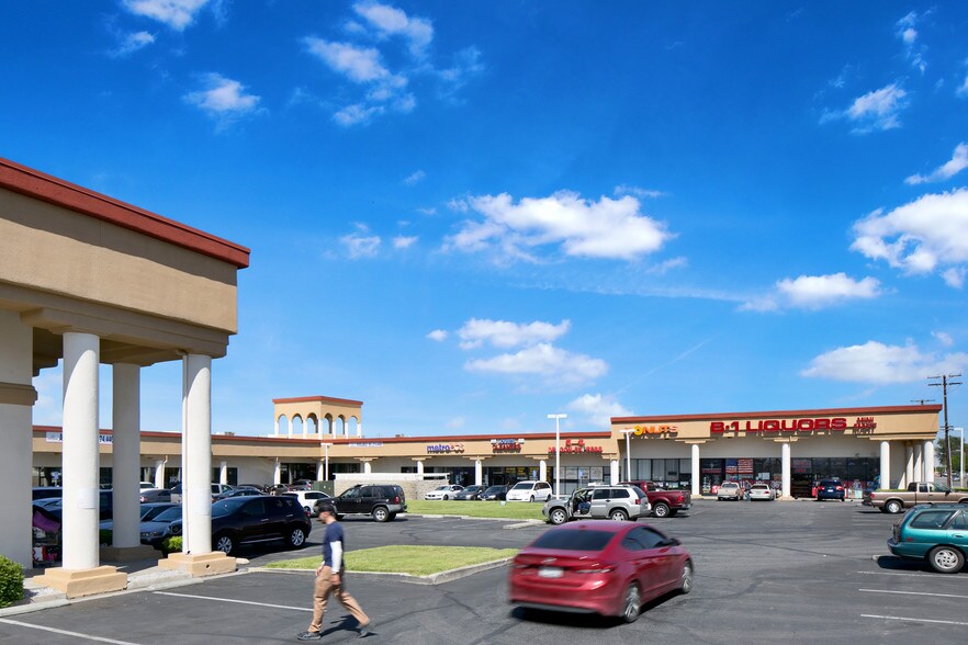 More Photos Of 3005 E Palmdale Blvd, Palmdale Unknown For Lease