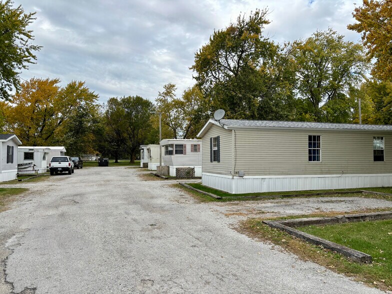 More Photos Of 521 S Emmett St, Virden Manufactured Housing Mobile Home Park For Sale