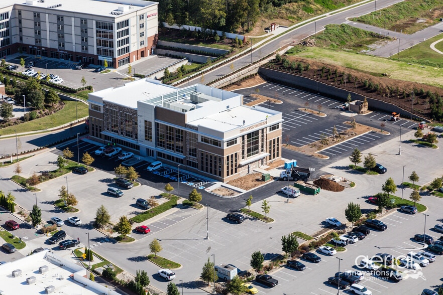 More Photos Of 5030 Carothers Pky, Franklin Office For Lease